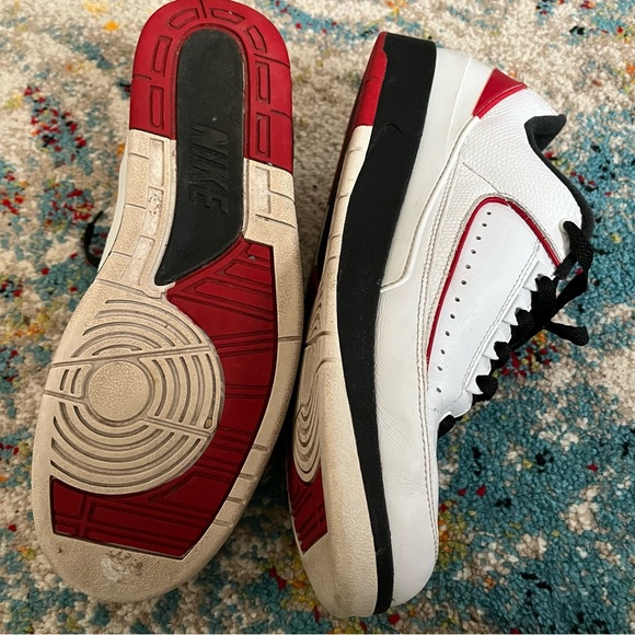 ✅✅🚨Size 10- Jordan 2 Retro Low Chicago 2015 Original Nike Casual Hard Use - Picture 4 of 6